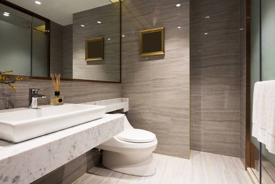 Reforma de baño en mármol y madera