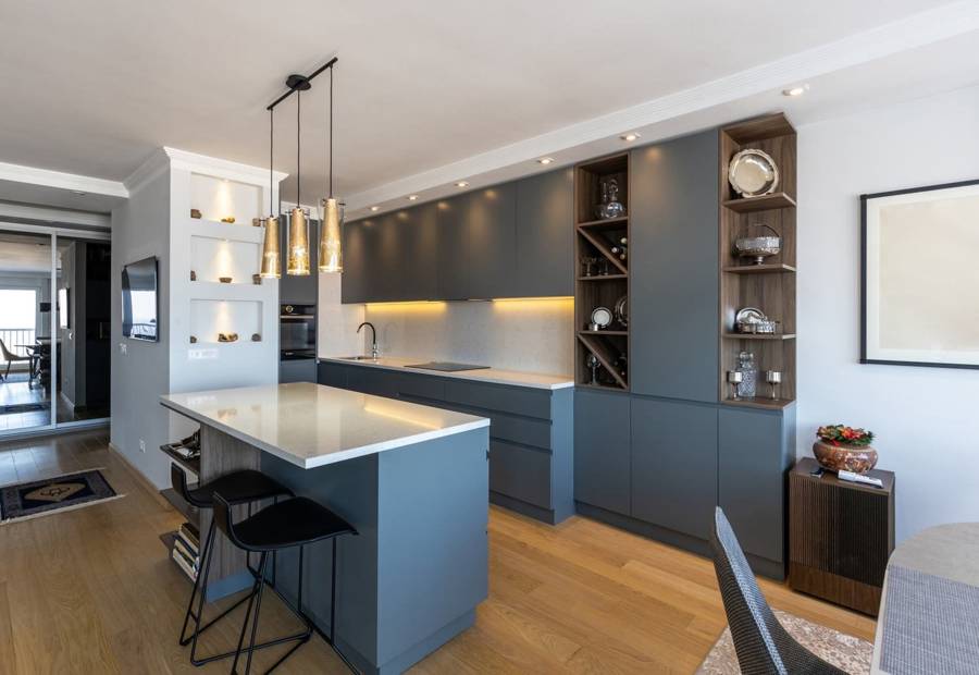 Reforma de cocina con isla y muebles a medida