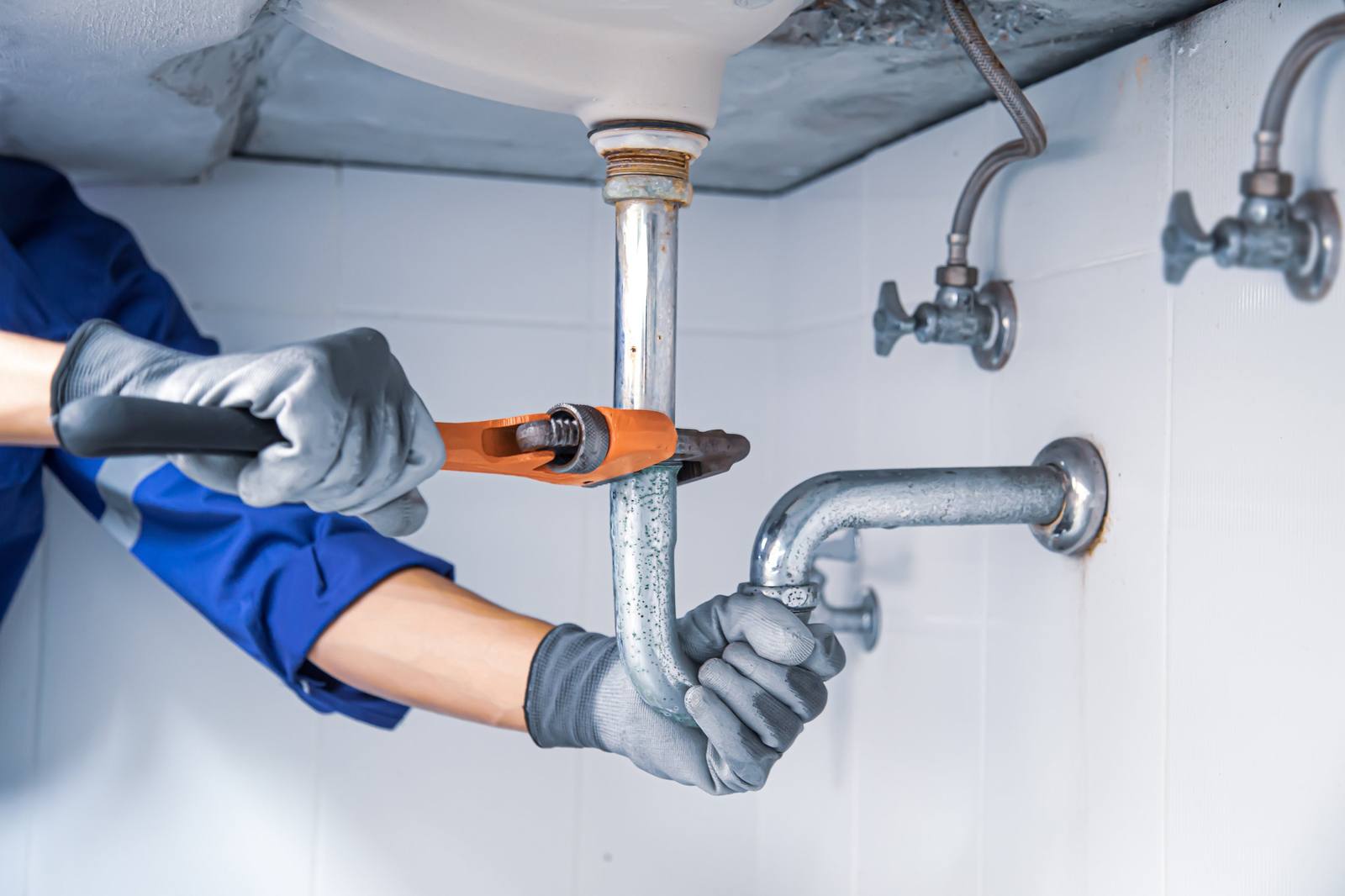 Trabajos de lampistería: fontanería y electricidad